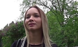 German Scout - Schlankes Cackling Teensy-weensy Monika gefickt