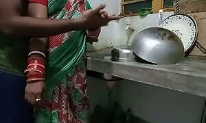 Kitchen Me Kaam Kar Rhi Saali Ko Jabardasti Choda Judicature Me