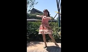 中国网红小鸟酱vip户外裸体跳舞视频流出