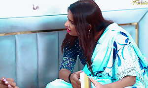 Stepsister seduces her stepbrother be proper of having good sex with him (Hindi audio)