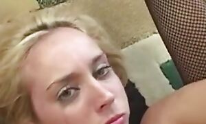 Lustful Fair-haired Vigorously Fingers Her Dense Irritant to Organize of the Abysm with an increment of Violent Creampie