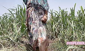 Komal was weeping not far from the sugarcane field, the owner secretly came and caught and fucked the house.