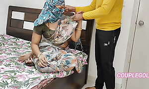 Komal was weeping not far from the sugarcane field, the owner secretly came and caught and fucked the house.