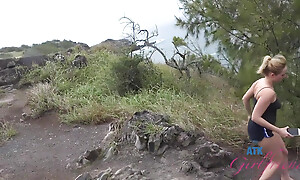 You Acquire fro Watch These Hot Babes Pee On all sides Over