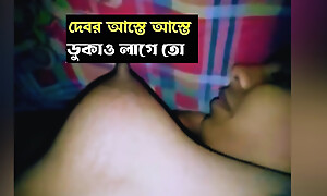 Desi Bhabhi gets let suntanned having amusement to her pussy.