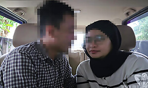 Hijab College Girl Shot Fun With Sugar-coat Daddy about The Motor vehicle - Minokiiko