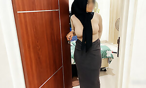 My friend's mother's buxom hijab is very enticing